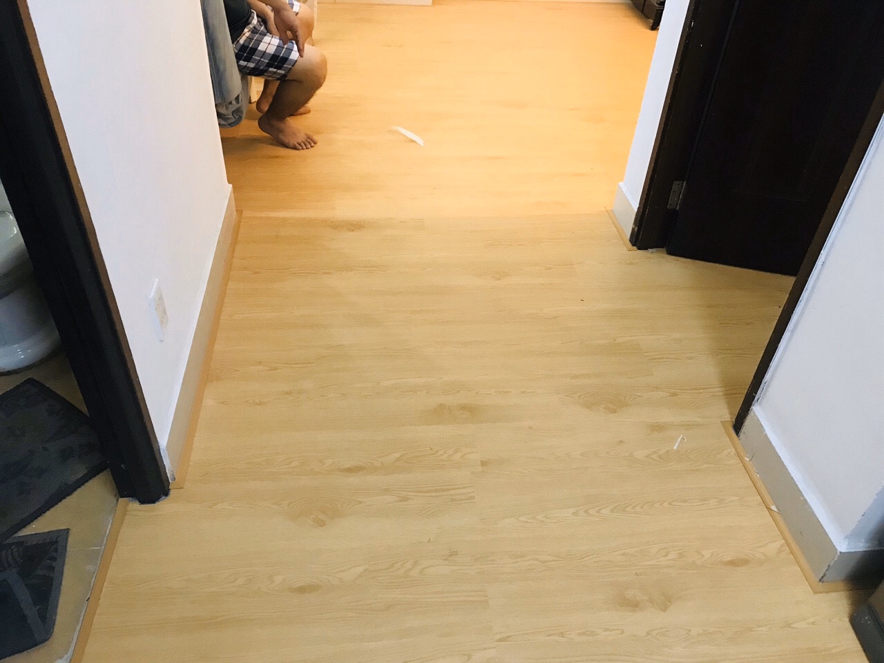 Sàn nhựa vân gỗ lót sàn chung cư 