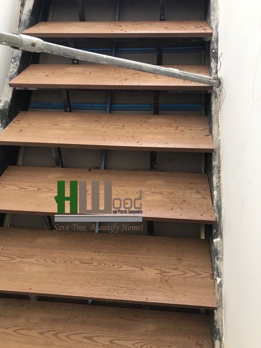 Sàn gỗ nhựa ốp cầu thang 