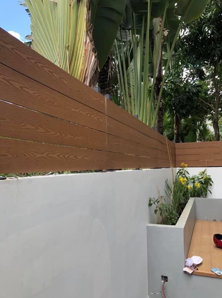 Sàn gỗ nhựa ốp trang trí  hàng rào tường 